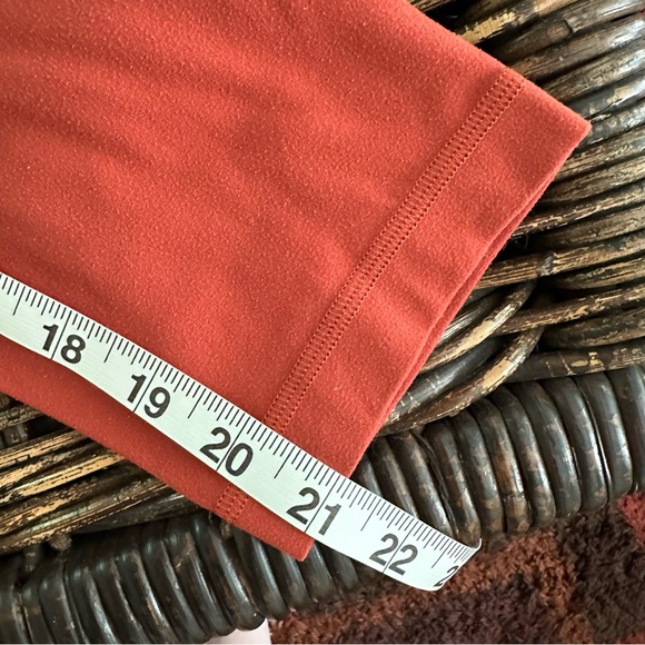 Lululemon Align Crop *21" size 6 assumed color Cayenne - Picture 9 of 10